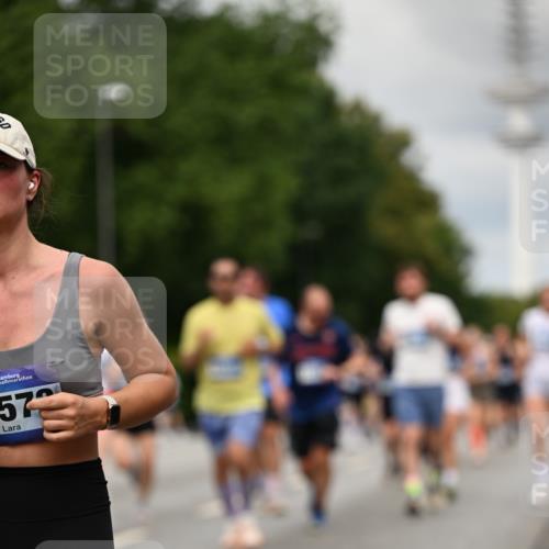 29.06.2025 - hella hamburg halbmarathon Dr. Thomas Lammeyer http://msf.ph/oto/8505176 29.06.2025 10:27:03 Kennedybrücke 2022, 2479, 2514, 2744, 2886, 3003, 3430, 3600, 3601, 3769, 4190, 4266, 4366, 4969, 4970, 5629, 5798, 5838, 6048, 6049, 6747, 6784, 6785, 6826, 6881, 7188, 7190, 7276, 7891, 7925, 8355, 8715, 8931, 9256, 9392, 10088, 10210, 10432, 10573, 10917 meine-sportfotos.de