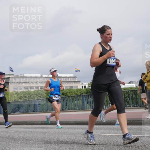 29.06.2025 - hella hamburg halbmarathon Luisa Fischer http://msf.ph/oto/8505181 29.06.2025 10:17:29 Kennedybrücke 1480, 9663, 1131, 1071, 1131, 1480, 3020, 3025, 3834, 5191, 6366, 6717, 6724, 7442, 8055, 9173, 9663, 10224 meine-sportfotos.de