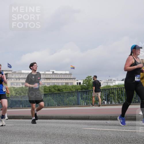 29.06.2025 - hella hamburg halbmarathon Luisa Fischer http://msf.ph/oto/8505200 29.06.2025 10:17:32 Kennedybrücke 6366, 67, 1480, 1071, 1131, 1480, 1728, 3025, 3691, 5191, 6181, 6366, 6717, 6724, 7442, 8055, 8755, 9173, 9663, 10224 meine-sportfotos.de