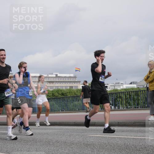29.06.2025 - hella hamburg halbmarathon Luisa Fischer http://msf.ph/oto/8505207 29.06.2025 10:17:33 Kennedybrücke 1745, 1628, 729, 1, 67, 671, 1071, 1131, 1480, 1728, 3025, 3454, 3691, 5191, 6181, 6366, 6717, 6724, 8055, 8755, 9173, 9663, 10224 meine-sportfotos.de