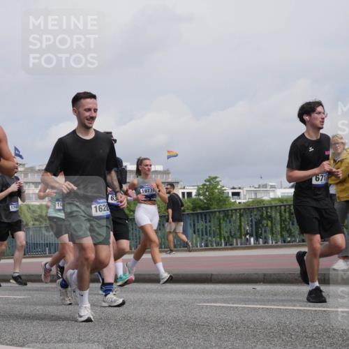 29.06.2025 - hella hamburg halbmarathon Luisa Fischer http://msf.ph/oto/8505209 29.06.2025 10:17:33 Kennedybrücke 302, 16288, 1745, 10, 1628, 63, 671, 16776, 1071, 1131, 1480, 1728, 3025, 3454, 3691, 5191, 6181, 6366, 6717, 6724, 8055, 8755, 9173, 9663, 10224 meine-sportfotos.de