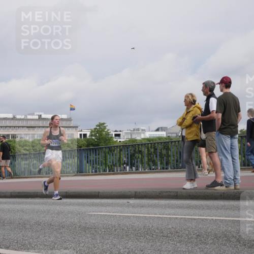 29.06.2025 - hella hamburg halbmarathon Luisa Fischer http://msf.ph/oto/8505236 29.06.2025 10:17:36 Kennedybrücke 17975, 1071, 1480, 1728, 3025, 3454, 3691, 6181, 6366, 6717, 6724, 8055, 8563, 8755, 9173, 10224 meine-sportfotos.de