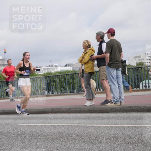 29.06.2025 - hella hamburg halbmarathon Luisa Fischer http://msf.ph/oto/8505239 29.06.2025 10:17:37 Kennedybrücke 7975, 1071, 1728, 3025, 3454, 3691, 6181, 6717, 6724, 7446, 7447, 8055, 8563, 8755, 9173, 10224 meine-sportfotos.de