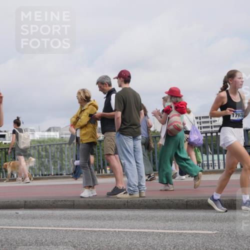 29.06.2025 - hella hamburg halbmarathon Luisa Fischer http://msf.ph/oto/8505254 29.06.2025 10:17:38 Kennedybrücke 14497, 17975, 1071, 1728, 2046, 3454, 3691, 6181, 6724, 7446, 7447, 8055, 8563, 8755 meine-sportfotos.de