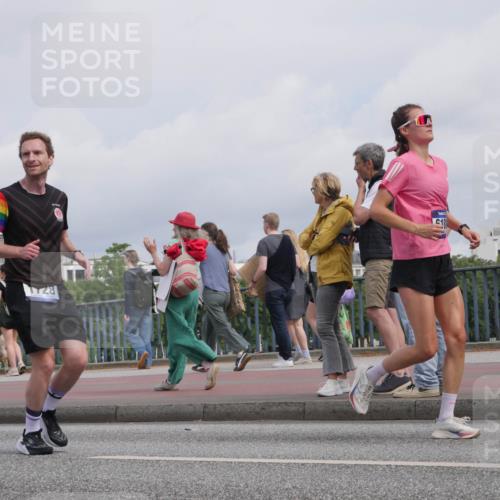 29.06.2025 - hella hamburg halbmarathon Luisa Fischer http://msf.ph/oto/8505275 29.06.2025 10:17:41 Kennedybrücke 871, 1728, 2046, 3454, 3691, 6181, 6724, 7446, 7447, 8522, 8563, 8755, 8892 meine-sportfotos.de