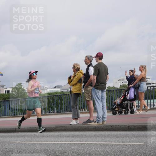 29.06.2025 - hella hamburg halbmarathon Luisa Fischer http://msf.ph/oto/8505318 29.06.2025 10:17:48 Kennedybrücke 204, 2046, 2690, 3507, 3509, 4641, 5800, 7195, 7446, 7447, 7881, 8275, 8522, 8854, 8892, 9709, 10589, 10717 meine-sportfotos.de