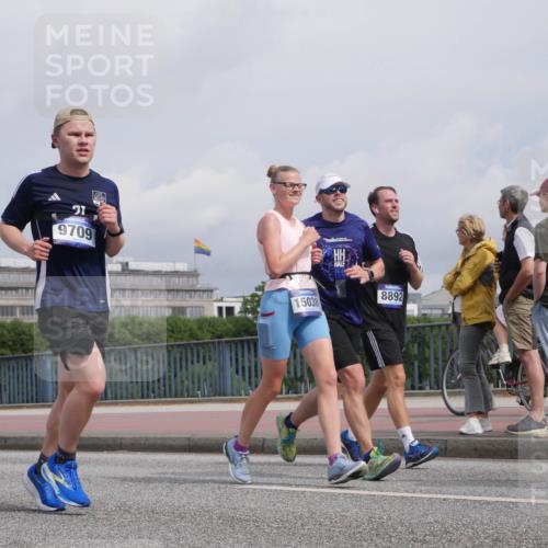 29.06.2025 - hella hamburg halbmarathon Luisa Fischer http://msf.ph/oto/8505346 29.06.2025 10:17:51 Kennedybrücke 7195, 9709, 15038, 8892, 1296, 1745, 2046, 2281, 2690, 3507, 3509, 4641, 5608, 5800, 6710, 7195, 7881, 8239, 8256, 8275, 8522, 8854, 8892, 9709, 10589, 10717 meine-sportfotos.de