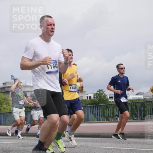 29.06.2025 - hella hamburg halbmarathon Luisa Fischer http://msf.ph/oto/8505395 29.06.2025 10:17:56 Kennedybrücke 589, 5800, 350, 1164, 14611, 464, 24, 1296, 1379, 1575, 1745, 2281, 2690, 3507, 3509, 4495, 4641, 5608, 5800, 5981, 6317, 6710, 7439, 8239, 8256, 8275, 8854, 9975, 10589, 10717, 10858 meine-sportfotos.de