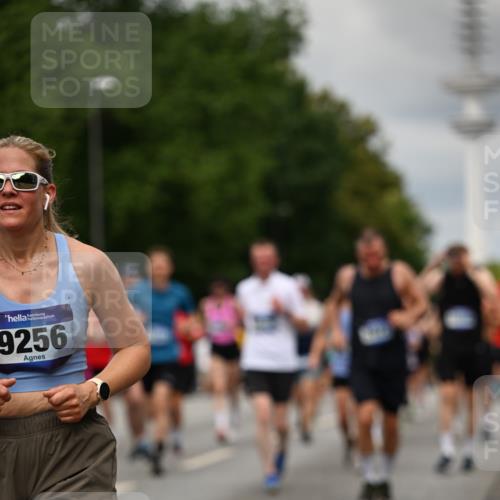 29.06.2025 - hella hamburg halbmarathon Dr. Thomas Lammeyer http://msf.ph/oto/8505437 29.06.2025 10:27:14 Kennedybrücke 1029, 1372, 1853, 2022, 2294, 2514, 2744, 3003, 3600, 3601, 3769, 4793, 4969, 5223, 5629, 5798, 5838, 6048, 6578, 6747, 6784, 6785, 7266, 7891, 7919, 8355, 8715, 9256, 9301, 9512, 10088, 10432, 10573 meine-sportfotos.de