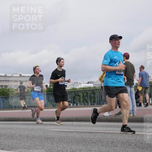 29.06.2025 - hella hamburg halbmarathon Luisa Fischer http://msf.ph/oto/8505448 29.06.2025 10:18:02 Kennedybrücke 15482, 4495, 0419, 1379, 1296, 1379, 1524, 1575, 1745, 2281, 3513, 3650, 4495, 5608, 5981, 6317, 6710, 7439, 8239, 8256, 8609, 9911, 9975, 10858 meine-sportfotos.de