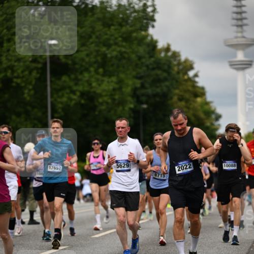 29.06.2025 - hella hamburg halbmarathon Dr. Thomas Lammeyer http://msf.ph/oto/8505460 29.06.2025 10:27:14 Kennedybrücke 1029, 1372, 1853, 2022, 2294, 2514, 2744, 3003, 3600, 3601, 3769, 4793, 4969, 5223, 5629, 5798, 5838, 6048, 6578, 6747, 6784, 6785, 7266, 7891, 7919, 8355, 8715, 9256, 9301, 9512, 10088, 10432, 10573 meine-sportfotos.de