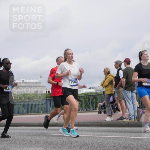 29.06.2025 - hella hamburg halbmarathon Luisa Fischer http://msf.ph/oto/8505461 29.06.2025 10:18:03 Kennedybrücke 598, 317, 15482, 495, 1296, 1379, 1524, 1575, 3513, 3650, 4495, 5608, 5981, 6248, 6317, 6710, 7439, 8256, 8609, 9911, 9975, 10858 meine-sportfotos.de