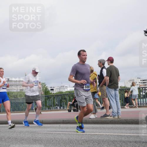 29.06.2025 - hella hamburg halbmarathon Luisa Fischer http://msf.ph/oto/8505473 29.06.2025 10:18:05 Kennedybrücke 9975, 10858, 1712, 7439, 598, 6317, 1379, 1524, 1575, 3513, 3650, 4495, 5271, 5981, 6248, 6317, 7439, 8237, 8609, 9911, 9975, 10858 meine-sportfotos.de