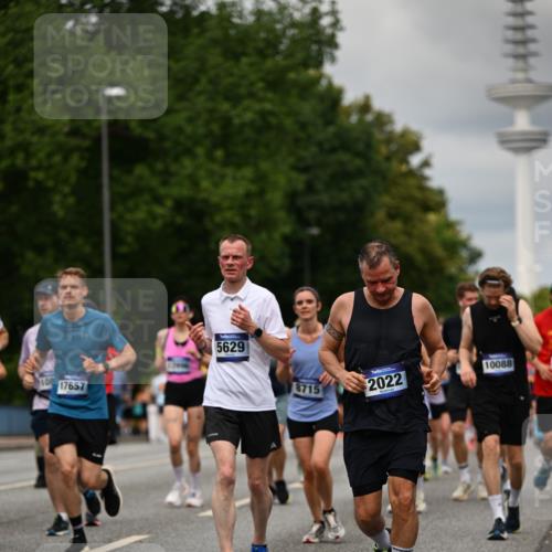 29.06.2025 - hella hamburg halbmarathon Dr. Thomas Lammeyer http://msf.ph/oto/8505484 29.06.2025 10:27:15 Kennedybrücke 1029, 1372, 1853, 2022, 2294, 2514, 3003, 3029, 3600, 3601, 3769, 4793, 4969, 5223, 5629, 5798, 5838, 6048, 6578, 6747, 6784, 6785, 7266, 7891, 7919, 8355, 8715, 9256, 9301, 9512, 10088, 10432 meine-sportfotos.de