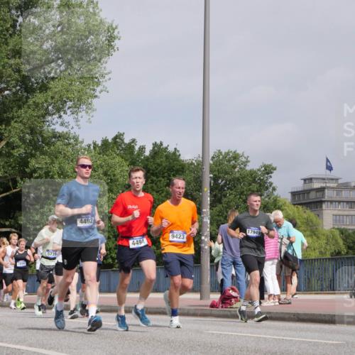 29.06.2025 - hella hamburg halbmarathon Luisa Fischer http://msf.ph/oto/8505534 29.06.2025 10:18:16 Kennedybrücke 7452, 9113, 1890, 5739, 4492, 4494, 9423, 17949, 1890, 2110, 4492, 4494, 5069, 5271, 5739, 5986, 6248, 6287, 7452, 7809, 7810, 8237, 9113, 9423, 9997, 10775 meine-sportfotos.de