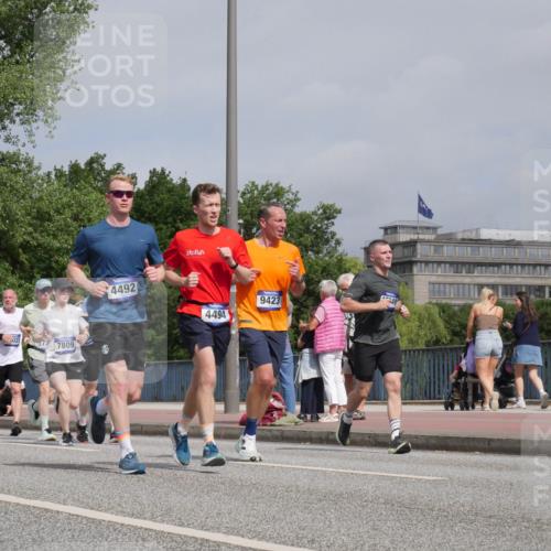 29.06.2025 - hella hamburg halbmarathon Luisa Fischer http://msf.ph/oto/8505538 29.06.2025 10:18:16 Kennedybrücke 1890, 021, 77809, 4492, 4494, 9423, 440, 1890, 2110, 4492, 4494, 5069, 5271, 5739, 5986, 6248, 6287, 7452, 7809, 7810, 8237, 9113, 9423, 9997, 10775 meine-sportfotos.de