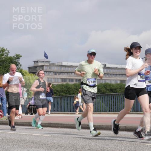 29.06.2025 - hella hamburg halbmarathon Luisa Fischer http://msf.ph/oto/8505575 29.06.2025 10:18:19 Kennedybrücke 890, 13881, 628, 5739, 780, 7810, 1890, 2110, 4492, 4494, 5069, 5739, 5986, 6287, 7452, 7809, 7810, 9113, 9423, 9657, 9997, 10775 meine-sportfotos.de