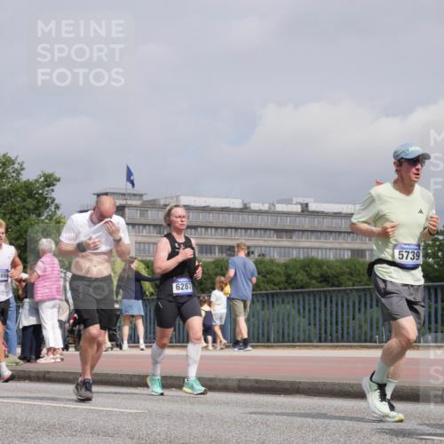29.06.2025 - hella hamburg halbmarathon Luisa Fischer http://msf.ph/oto/8505582 29.06.2025 10:18:20 Kennedybrücke 1890, 13881, 6287, 5739, 1890, 2110, 4492, 4494, 5069, 5739, 6287, 7452, 7809, 7810, 9113, 9423, 9657, 10775 meine-sportfotos.de