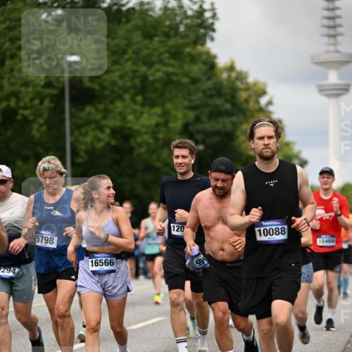 29.06.2025 - hella hamburg halbmarathon Dr. Thomas Lammeyer http://msf.ph/oto/8505609 29.06.2025 10:27:19 Kennedybrücke 1029, 1187, 1362, 1372, 1853, 2022, 2294, 2514, 3003, 3029, 3601, 3769, 4728, 4793, 4969, 5223, 5629, 5798, 5838, 6048, 6578, 6747, 6784, 6785, 7266, 7891, 7919, 8355, 8715, 9133, 9256, 9301, 9512, 9913, 10088, 10432 meine-sportfotos.de