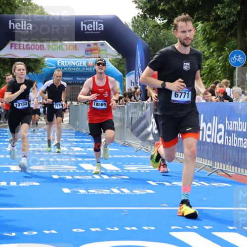 29.06.2025 - hella hamburg halbmarathon Strokosch-Dieckow http://msf.ph/oto/8505626 29.06.2025 10:41:24 Ziel 1570, 2579, 2797, 3204, 4303, 4893, 5987, 6771, 7432, 7774, 7796, 8358, 10783, 12588, 13457, 13876, 14555, 16816, 17159, 17882, 18412, 18509, 18573, 18764 meine-sportfotos.de