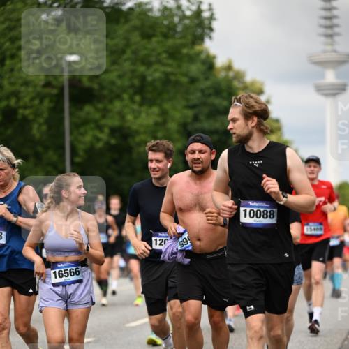 29.06.2025 - hella hamburg halbmarathon Dr. Thomas Lammeyer http://msf.ph/oto/8505633 29.06.2025 10:27:19 Kennedybrücke 1029, 1187, 1362, 1372, 1853, 2022, 2294, 2514, 3003, 3029, 3601, 3769, 4728, 4793, 4969, 5223, 5629, 5798, 5838, 6048, 6578, 6747, 6784, 6785, 7266, 7891, 7919, 8355, 8715, 9133, 9256, 9301, 9512, 9913, 10088, 10432 meine-sportfotos.de