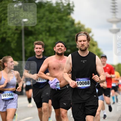 29.06.2025 - hella hamburg halbmarathon Dr. Thomas Lammeyer http://msf.ph/oto/8505641 29.06.2025 10:27:20 Kennedybrücke 1029, 1187, 1362, 1372, 1853, 2022, 2294, 2514, 3003, 3029, 3601, 3769, 4728, 4793, 4969, 5223, 5629, 5798, 5838, 6578, 6747, 6784, 6785, 7266, 7891, 7919, 8355, 8715, 9133, 9256, 9301, 9512, 9913, 10088 meine-sportfotos.de