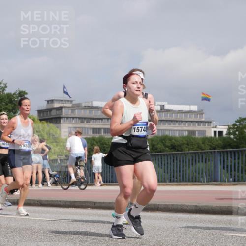 29.06.2025 - hella hamburg halbmarathon Luisa Fischer http://msf.ph/oto/8505643 29.06.2025 10:18:25 Kennedybrücke 1693, 5307, 15740, 1890, 2110, 2494, 3417, 4007, 4466, 5069, 6287, 6376, 7452, 9113, 9657, 9847, 10775 meine-sportfotos.de