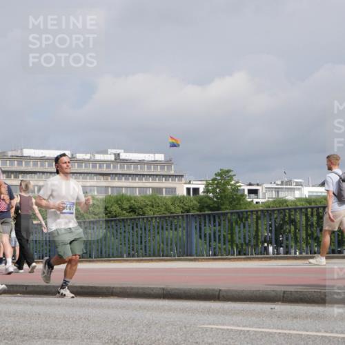 29.06.2025 - hella hamburg halbmarathon Luisa Fischer http://msf.ph/oto/8505688 29.06.2025 10:18:30 Kennedybrücke 18939, 007, 2494, 2720, 2989, 3417, 4007, 4466, 6376, 6576, 9556, 9657, 9847 meine-sportfotos.de