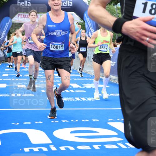 29.06.2025 - hella hamburg halbmarathon Strokosch-Dieckow http://msf.ph/oto/8505692 29.06.2025 10:51:17 Ziel 1461, 1817, 2364, 2411, 2636, 2718, 2946, 4404, 4814, 5600, 6027, 6657, 6776, 8316, 8930, 8989, 9214, 9476, 9656, 10480, 10667, 10868, 11124, 11512, 11625, 12016, 13047, 14865, 14994, 15480, 15950, 16357, 17530, 18019, 18489 meine-sportfotos.de