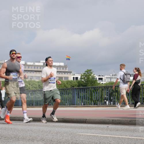 29.06.2025 - hella hamburg halbmarathon Luisa Fischer http://msf.ph/oto/8505695 29.06.2025 10:18:30 Kennedybrücke 9847, 18939, 4007, 2494, 2720, 2989, 3417, 4007, 4466, 6376, 6576, 9556, 9657, 9847 meine-sportfotos.de