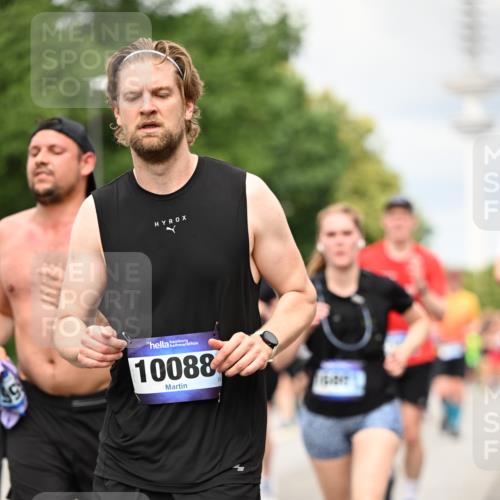 29.06.2025 - hella hamburg halbmarathon Dr. Thomas Lammeyer http://msf.ph/oto/8505696 29.06.2025 10:27:21 Kennedybrücke 1029, 1187, 1362, 1372, 1853, 2022, 2294, 2514, 3003, 3029, 3769, 4728, 4793, 4969, 5223, 5629, 5798, 5838, 6578, 6747, 6784, 6785, 7266, 7891, 7919, 8355, 8688, 8715, 9133, 9256, 9301, 9512, 9913, 10088 meine-sportfotos.de