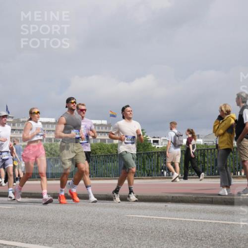 29.06.2025 - hella hamburg halbmarathon Luisa Fischer http://msf.ph/oto/8505699 29.06.2025 10:18:31 Kennedybrücke 1895, 939, 4007, 2494, 2720, 2989, 3417, 4007, 4466, 6376, 6576, 9556, 9657, 9847 meine-sportfotos.de