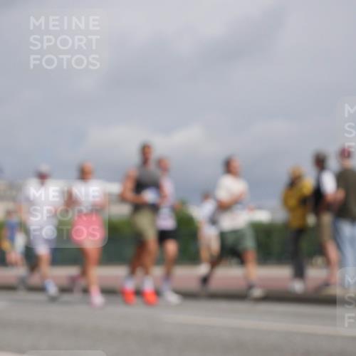 29.06.2025 - hella hamburg halbmarathon Luisa Fischer http://msf.ph/oto/8505704 29.06.2025 10:18:31 Kennedybrücke 2494, 2720, 2989, 3417, 4007, 4466, 6376, 6576, 9556, 9657, 9847 meine-sportfotos.de