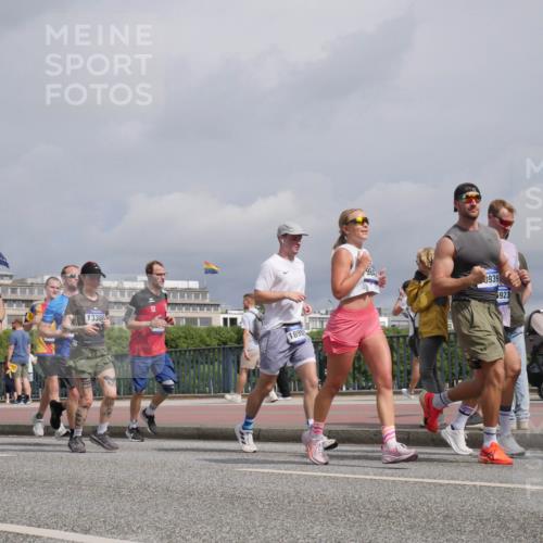 29.06.2025 - hella hamburg halbmarathon Luisa Fischer http://msf.ph/oto/8505711 29.06.2025 10:18:32 Kennedybrücke 15722, 6, 13386, 1895, 9847, 3939, 5923, 2494, 2720, 2989, 3417, 4007, 4466, 6376, 6576, 9556, 9847, 10108 meine-sportfotos.de