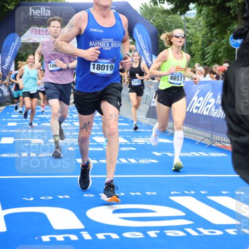 29.06.2025 - hella hamburg halbmarathon Strokosch-Dieckow http://msf.ph/oto/8505718 29.06.2025 10:51:17 Ziel 1461, 1817, 2364, 2411, 2636, 2718, 2946, 4404, 4814, 5600, 6027, 6657, 6776, 8316, 8930, 8989, 9214, 9476, 9656, 10480, 10667, 10868, 11124, 11512, 11625, 12016, 13047, 14865, 14994, 15480, 15950, 16357, 17530, 18019, 18489 meine-sportfotos.de