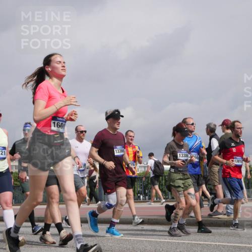 29.06.2025 - hella hamburg halbmarathon Luisa Fischer http://msf.ph/oto/8505724 29.06.2025 10:18:34 Kennedybrücke 6576, 15721, 1604, 13366, 76, 13386466, 12, 13818, 1440, 2140, 2494, 2720, 2989, 3417, 4007, 4466, 6376, 6576, 7941, 7942, 8885, 9556, 9847, 10108 meine-sportfotos.de