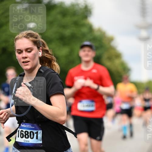 29.06.2025 - hella hamburg halbmarathon Dr. Thomas Lammeyer http://msf.ph/oto/8505746 29.06.2025 10:27:23 Kennedybrücke 1029, 1187, 1362, 1372, 1853, 2022, 2294, 2514, 3003, 3013, 3029, 3769, 4728, 4793, 4969, 5223, 5629, 5798, 5838, 6578, 6747, 6784, 6785, 7266, 7891, 7919, 8355, 8687, 8688, 8715, 9133, 9256, 9301, 9512, 9913, 10088 meine-sportfotos.de