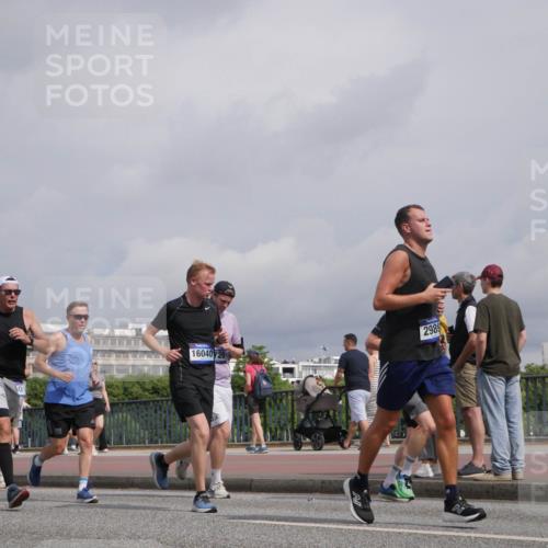 29.06.2025 - hella hamburg halbmarathon Luisa Fischer http://msf.ph/oto/8505751 29.06.2025 10:18:36 Kennedybrücke 15570, 50, 16040720, 2989, 1440, 2140, 2720, 2989, 3417, 4466, 6376, 6576, 7941, 7942, 8885, 9556, 9847, 10108 meine-sportfotos.de