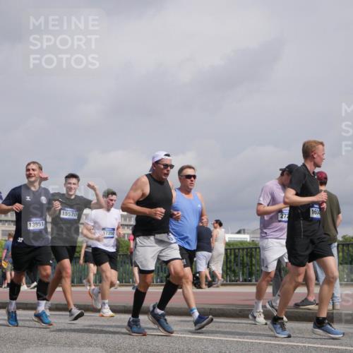 29.06.2025 - hella hamburg halbmarathon Luisa Fischer http://msf.ph/oto/8505760 29.06.2025 10:18:37 Kennedybrücke 710, 4445, 32, 15570, 13951, 17350, 272, 1604, 1440, 2140, 2720, 2989, 3417, 4466, 6376, 6576, 7941, 7942, 8885, 9192, 9556, 10108 meine-sportfotos.de