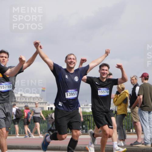 29.06.2025 - hella hamburg halbmarathon Luisa Fischer http://msf.ph/oto/8505776 29.06.2025 10:18:38 Kennedybrücke 15988, 15710, 13951, 15570, 1440, 2140, 2720, 2989, 3417, 6576, 7941, 7942, 8885, 9192, 9556, 10108 meine-sportfotos.de