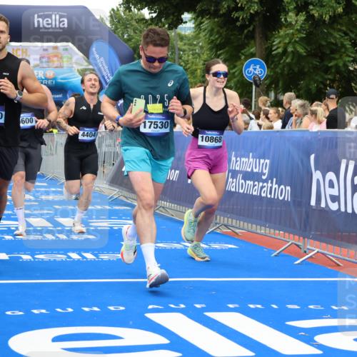 29.06.2025 - hella hamburg halbmarathon Strokosch-Dieckow http://msf.ph/oto/8505800 29.06.2025 10:51:11 Ziel 1366, 1461, 1817, 2636, 2718, 4077, 4404, 4814, 4816, 4967, 5600, 6027, 6657, 8261, 8316, 8508, 8930, 9476, 10480, 10508, 10667, 10868, 11512, 11625, 11733, 12016, 13073, 15480, 17384, 17530, 17823, 18019 meine-sportfotos.de