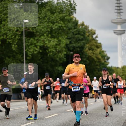 29.06.2025 - hella hamburg halbmarathon Dr. Thomas Lammeyer http://msf.ph/oto/8505805 29.06.2025 10:27:25 Kennedybrücke 1029, 1187, 1362, 1372, 1853, 2022, 2294, 2514, 3003, 3013, 3029, 3769, 4728, 4793, 4969, 5223, 5629, 5798, 5838, 6578, 6747, 6784, 6785, 7266, 7891, 7919, 8355, 8687, 8688, 8715, 9133, 9256, 9301, 9512, 9913, 10088 meine-sportfotos.de