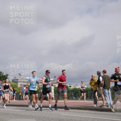 29.06.2025 - hella hamburg halbmarathon Luisa Fischer http://msf.ph/oto/8505816 29.06.2025 10:18:41 Kennedybrücke 794, 2140, 1177, 18252, 14452, 1440, 2140, 2720, 5423, 7897, 7941, 7942, 8885, 9192, 10108, 10608 meine-sportfotos.de