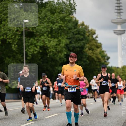 29.06.2025 - hella hamburg halbmarathon Dr. Thomas Lammeyer http://msf.ph/oto/8505817 29.06.2025 10:27:25 Kennedybrücke 1029, 1187, 1362, 1372, 1853, 2022, 2294, 2514, 3003, 3013, 3029, 3769, 4728, 4793, 4969, 5223, 5629, 5798, 5838, 6578, 6747, 6784, 6785, 7266, 7891, 7919, 8355, 8687, 8688, 8715, 9133, 9256, 9301, 9512, 9913, 10088 meine-sportfotos.de