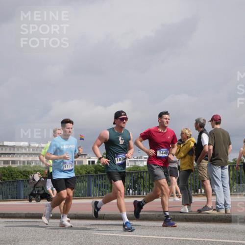 29.06.2025 - hella hamburg halbmarathon Luisa Fischer http://msf.ph/oto/8505823 29.06.2025 10:18:42 Kennedybrücke 8885, 214, 11774, 18252, 1440, 1440, 2140, 2720, 5423, 7897, 7941, 7942, 8885, 9192, 10108, 10608 meine-sportfotos.de