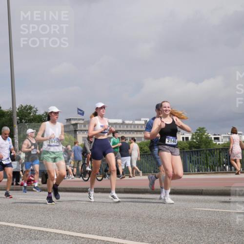 29.06.2025 - hella hamburg halbmarathon Luisa Fischer http://msf.ph/oto/8505838 29.06.2025 10:18:43 Kennedybrücke 12427, 13179, 919, 7942, 2140, 1440, 2140, 3167, 5423, 7897, 7941, 7942, 8885, 9192, 10108, 10608 meine-sportfotos.de