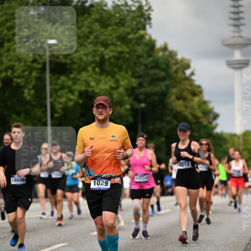29.06.2025 - hella hamburg halbmarathon Dr. Thomas Lammeyer http://msf.ph/oto/8505843 29.06.2025 10:27:27 Kennedybrücke 1029, 1187, 1362, 1372, 1853, 2022, 2294, 2925, 3003, 3013, 3029, 4728, 4793, 5223, 5343, 5629, 5798, 6578, 6784, 6785, 7266, 7919, 8355, 8687, 8688, 8715, 9133, 9301, 9512, 9913, 10088 meine-sportfotos.de