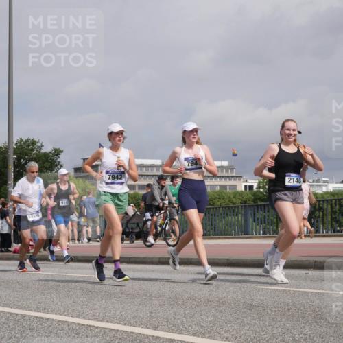29.06.2025 - hella hamburg halbmarathon Luisa Fischer http://msf.ph/oto/8505844 29.06.2025 10:18:43 Kennedybrücke 12427, 13179, 9192, 7942, 794, 2140, 1440, 2140, 3167, 5423, 7897, 7941, 7942, 8885, 9192, 10108, 10608 meine-sportfotos.de