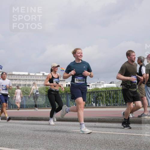 29.06.2025 - hella hamburg halbmarathon Luisa Fischer http://msf.ph/oto/8505853 29.06.2025 10:18:49 Kennedybrücke 5423, 186, 16606, 10608, 1619, 2076, 2835, 3167, 5423, 7897, 9192, 9307, 10608 meine-sportfotos.de