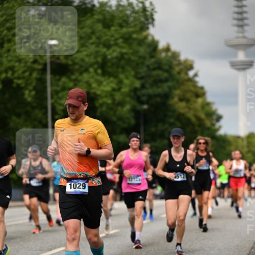 29.06.2025 - hella hamburg halbmarathon Dr. Thomas Lammeyer http://msf.ph/oto/8505861 29.06.2025 10:27:27 Kennedybrücke 1029, 1187, 1362, 1372, 1853, 2022, 2294, 2925, 3003, 3013, 3029, 4728, 4793, 5223, 5343, 5629, 5798, 6578, 6784, 6785, 7266, 7919, 8355, 8687, 8688, 8715, 9133, 9301, 9512, 9913, 10088 meine-sportfotos.de